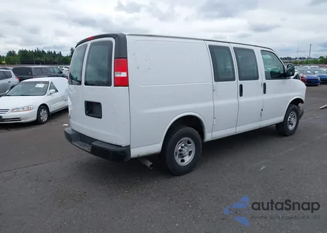 2016 Chevrolet Express 2500 Work Van z USA, uszkodzony, nr VIN 1GCWGAFF7G1237158
